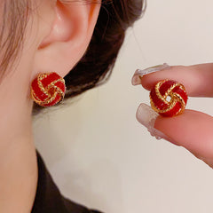 Bông Tai Hình Cầu Viền Đỏ Nổi Bật Sát Tai