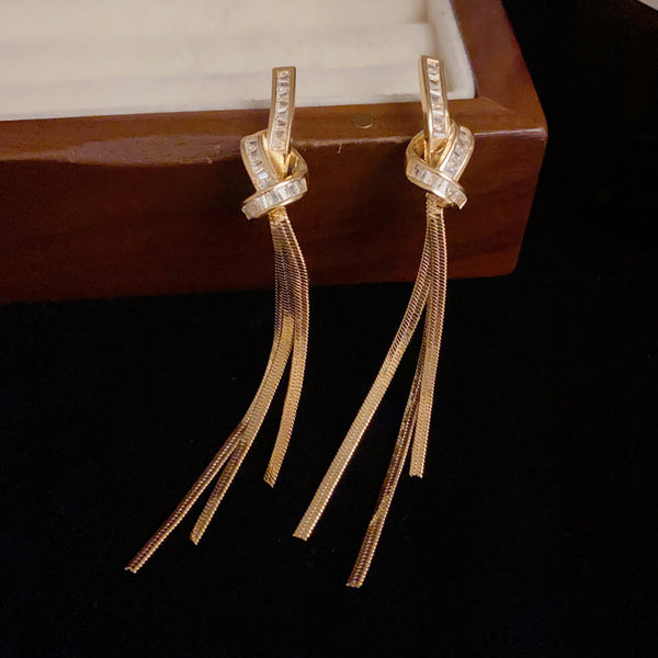 Bông Tai Tòn Teng Kiểu Dáng Knot Đính Đá Trắng Dáng Dài