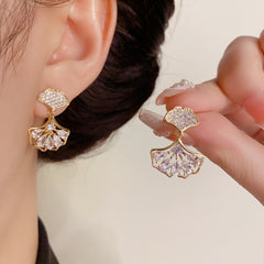 BÔNG TAI DÁNG LÁ NGÂN HẠNH ĐÍNH 5 HẠT ĐÁ GIỌT NƯỚC SIÊU SÁNG