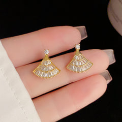 BÔNG TAI TÒN TENG DÁNG RẺ QUẠT ĐÍNH ĐÁ TRẮNG SÁT TAI