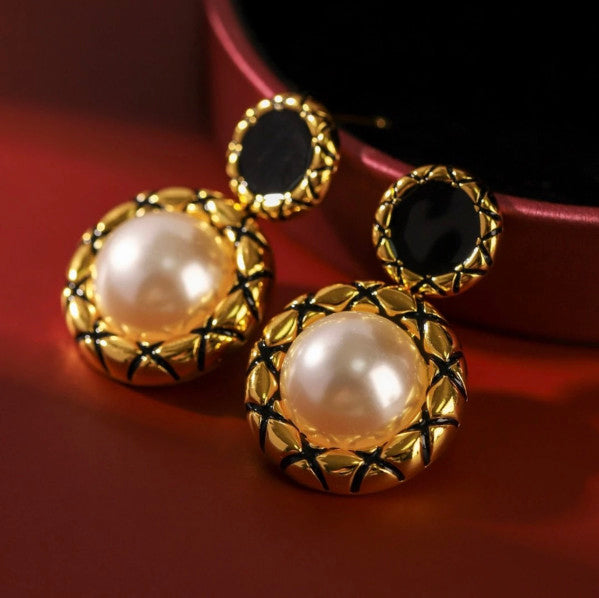 Bông Tai Tòn Teng Tròn Hạt Trai Phối Sọc Đen Cổ Điển