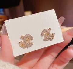 Bông Tai Chữ X Đính Đá Sang Chảnh Sát Tai
