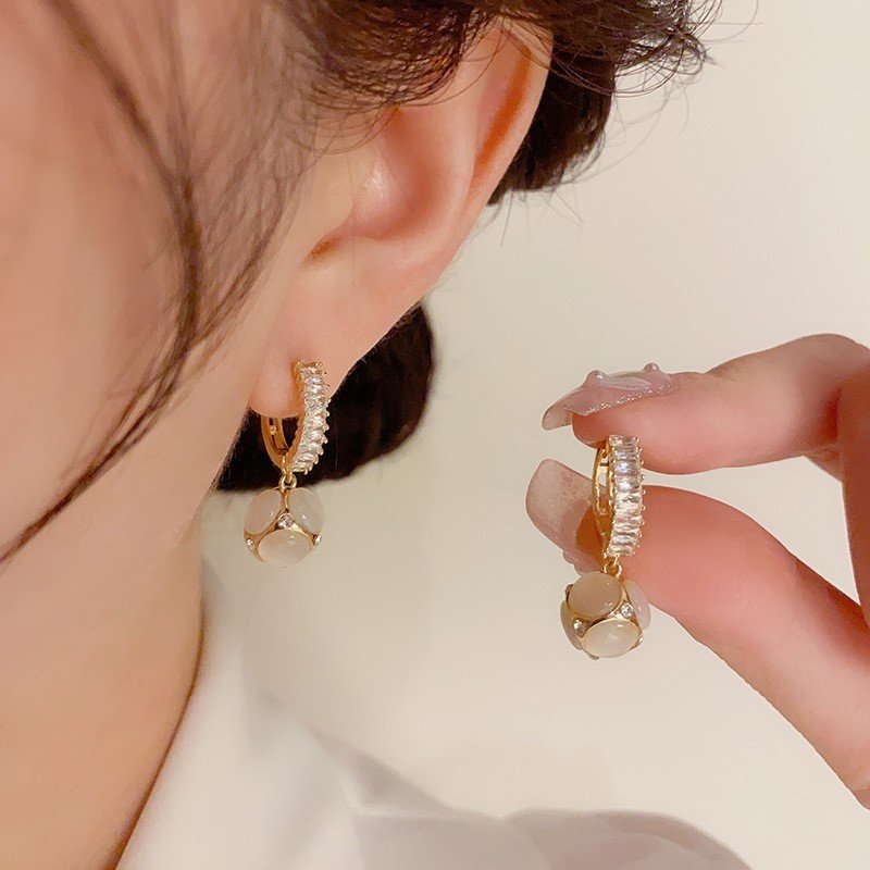 Bông Tai Khoen Tròn Phối Đá Mắt Mèo Xanh Lá Nhiều Mặt