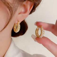 Bông Tai Khoen Viền Hạt Trai Trắng 1 Hàng Cá Tính