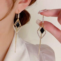 Bông Tai Tòn Teng Thoi Kép Đen Đính Đá Dáng Dài Dạng Móc