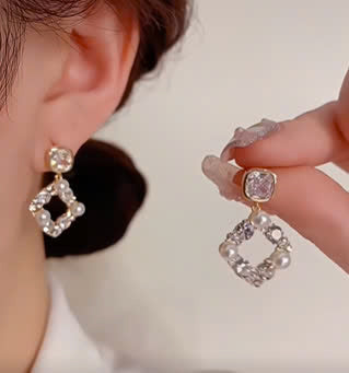 BÔNG TAI ĐÁ VUÔNG PHỐI THOI ĐÍNH ĐÁ 3 HẠT TRAI THỜI TRANG