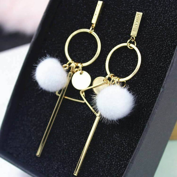 Bông tai tòn teng phối lông thú trắng