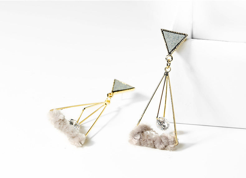 Bông tai tam giác lông xám