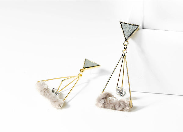 Bông tai tam giác lông xám