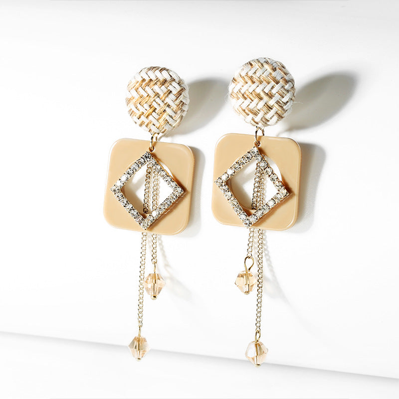 Bông Tai Tòn Teng Hình Thoi Màu Kem Đính Đá