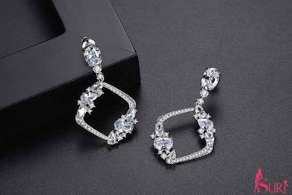 Bông tai tòn teng vuông viền đính đá