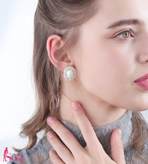 Bông tai ngọc trai sát tai Ovan
