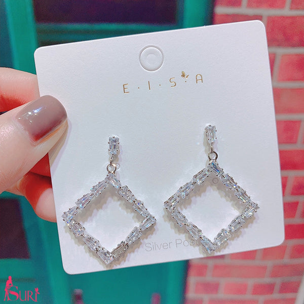 Bông Tai Tòn Teng Hình Thoi Viền Đính Đá Trắng