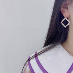 Bông Tai Tòn Teng Hình Thoi Viền Đính Đá Trắng