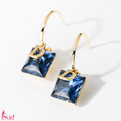 Bông Tai Khoen Đá Vuông Màu Đính Chữ D