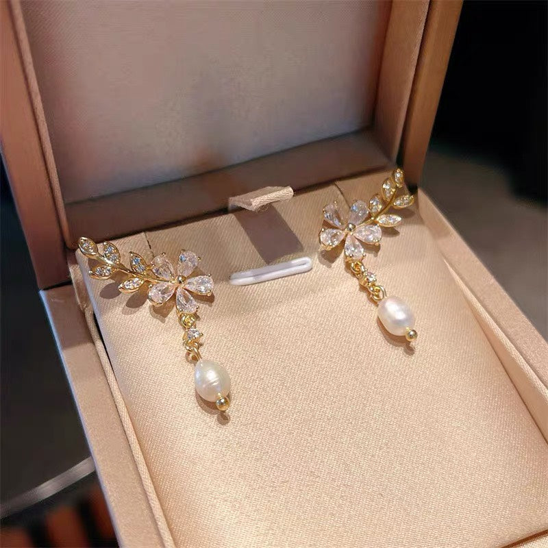 Bông Tai Vành Tai Hoa Đá Phối Lá Ngọc Trai Trắng