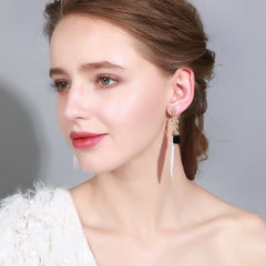 Bông Tai Lông Vũ Trắng Tua Rua Đen