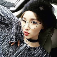 Vòng cổ choker đính đá sang trọng