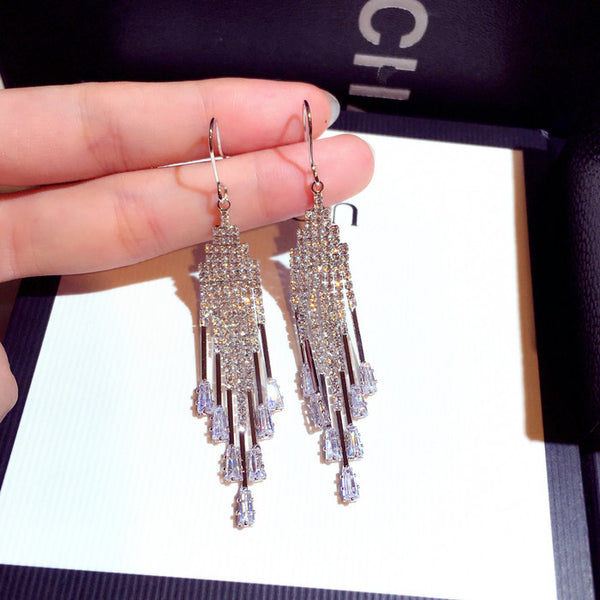 BÔNG TAI TÒN TENG HÌNH THOI TUA RUA ĐÍNH ĐÁ TRẮNG