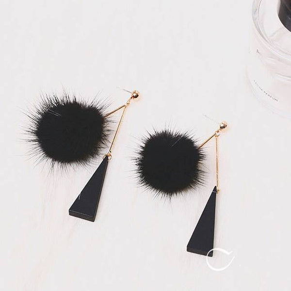 Bông tai tòn teng tam giác phối lông thú