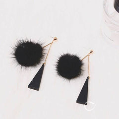 Bông tai tòn teng tam giác phối lông thú