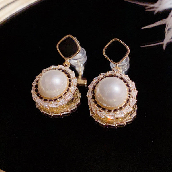 Bông Tai Tòn Teng Thoi Đen Phối Ngọc Trai Tròn Viền Đá