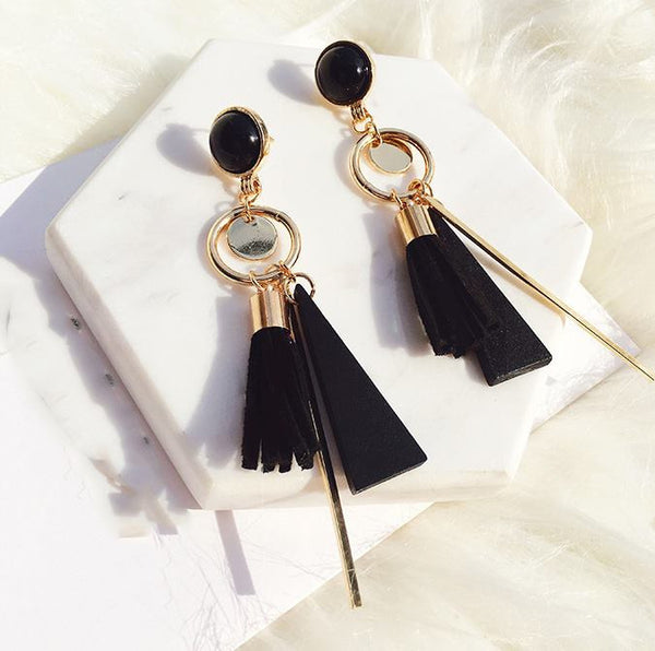 bông tai tua rua đen