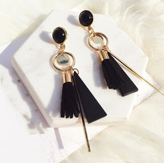 bông tai tua rua đen