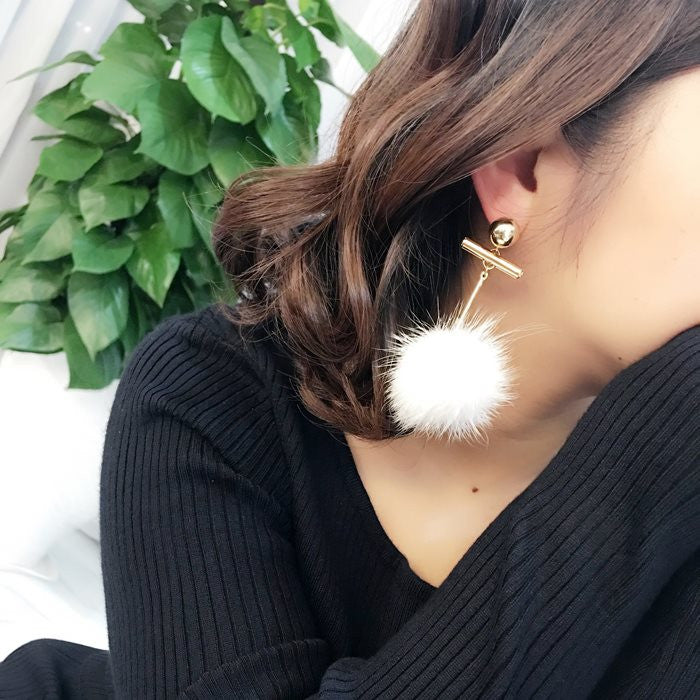 Bông tai tòn teng thánh giá lông thú