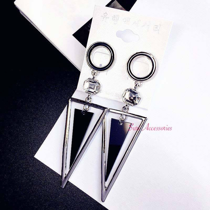 Bông tai tam giác  cá tính