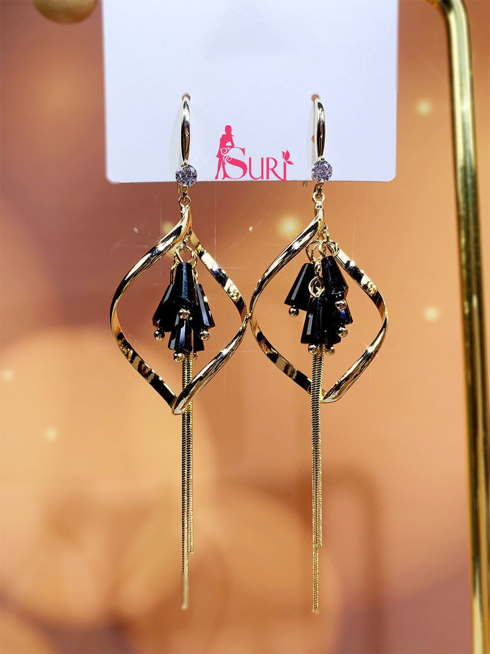 Bông Tai Tòn Teng Xoắn Vàng Cườm Đen Dạng Móc Tua Rua