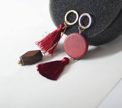 Khuyên tai tòn teng bất đối xứng hình học đỏ đô