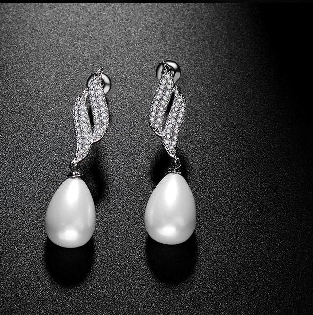 Bông tai tòn teng ngọc trai giot nước