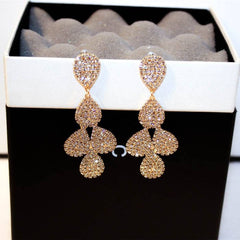 Bông tai đuôi cong đính đá sang trọng