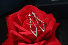 Bông tai tòn teng chữ V