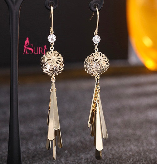 Bông Tai Tòn Teng Hoa Văn Hoa Cúc Tòn Teng Dạng Móc Đính Đá