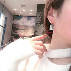 Bông Tai Tòn Teng Hình Vuông Đính Hàng Ngọc Trai Đá Đen Đan Xen Dạng Móc