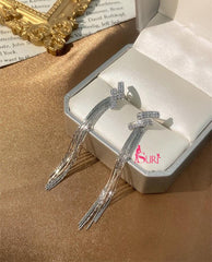 Bông Tai Tòn Teng 2 Hàng Đá Trắng Phối Tua Rua Dáng Dài Sang Chảnh