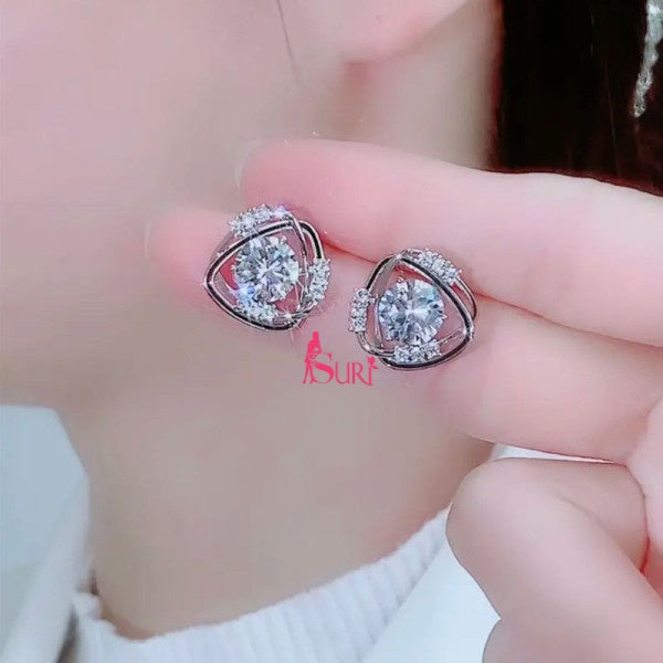 Bông Tai Hình Tam Giác Đính Đá Trắng Siêu Sáng Sát Tai