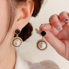 Bông Tai Tòn Teng Thoi Đen Phối Ngọc Trai Tròn Viền Đá