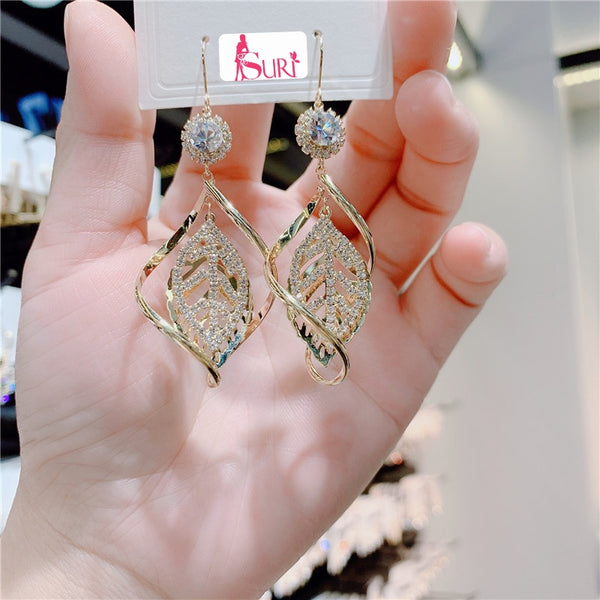 Bông Tai Tòn Teng Xoắn Lá Vàng Đính Đá Dạng Móc