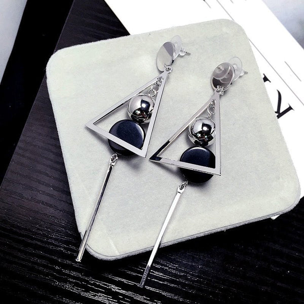 Bông tai tòn teng tam giác sành điệu