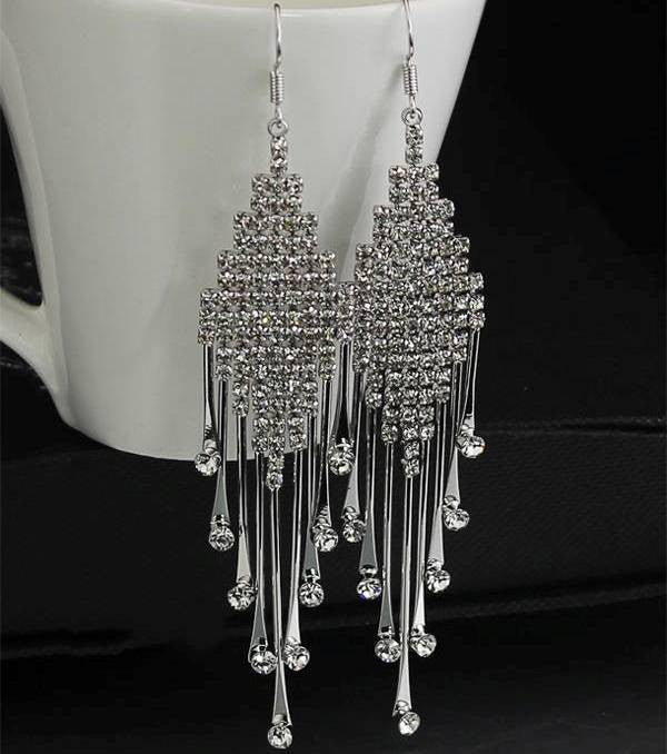 Bông tai tòn teng giọt nước đính đá