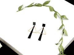 Bông tai tòn teng tam giác SR895