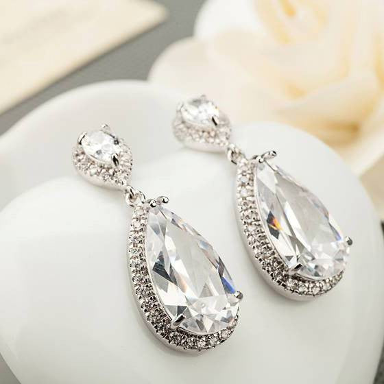 Bông tai tòn teng giọt nước