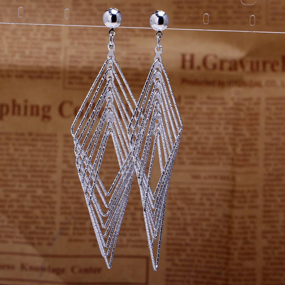 Bông tai tòn teng tầng sành điệu