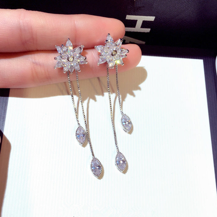 Bông Tai Tòn Teng Hoa Đá Trắng Hai Sợi