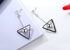 Bông tai tòn teng tam giác châu