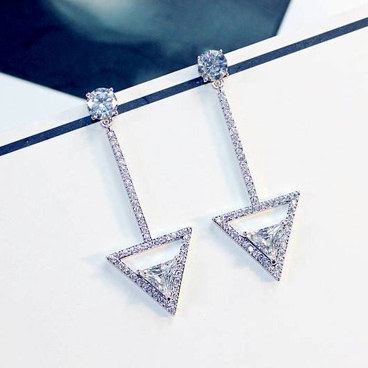 Bông tai tam giác đính đá cao cấp
