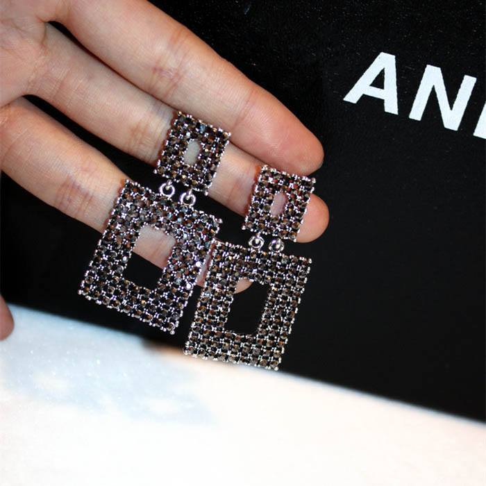 Bông tai tòn teng bản vuông